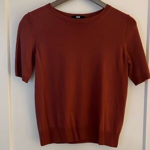 Uniqlo Short Sleeve Sweater - Medium